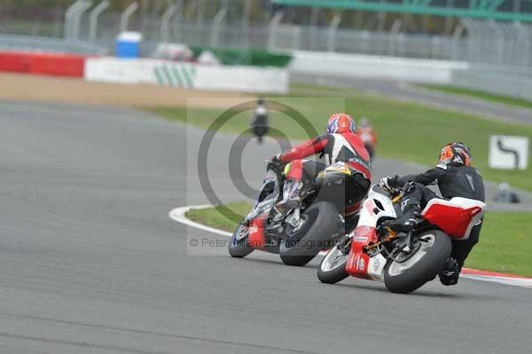 Motorcycle action photographs;Silverstone circuit;Silverstone photographs;Trackday digital images;event digital images;eventdigitalimages;no limits trackday;peter wileman photography;rockingham towcester northamptonshire;trackday;trackday photos