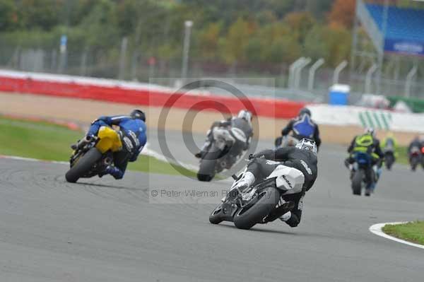 Motorcycle action photographs;Silverstone circuit;Silverstone photographs;Trackday digital images;event digital images;eventdigitalimages;no limits trackday;peter wileman photography;rockingham towcester northamptonshire;trackday;trackday photos