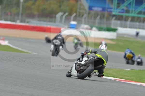 Motorcycle action photographs;Silverstone circuit;Silverstone photographs;Trackday digital images;event digital images;eventdigitalimages;no limits trackday;peter wileman photography;rockingham towcester northamptonshire;trackday;trackday photos