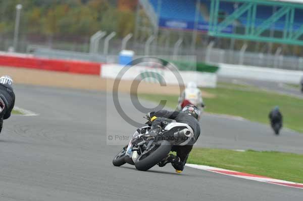 Motorcycle action photographs;Silverstone circuit;Silverstone photographs;Trackday digital images;event digital images;eventdigitalimages;no limits trackday;peter wileman photography;rockingham towcester northamptonshire;trackday;trackday photos