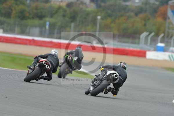 Motorcycle action photographs;Silverstone circuit;Silverstone photographs;Trackday digital images;event digital images;eventdigitalimages;no limits trackday;peter wileman photography;rockingham towcester northamptonshire;trackday;trackday photos