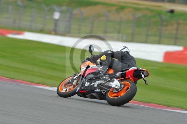 Motorcycle action photographs;Silverstone circuit;Silverstone photographs;Trackday digital images;event digital images;eventdigitalimages;no limits trackday;peter wileman photography;rockingham towcester northamptonshire;trackday;trackday photos