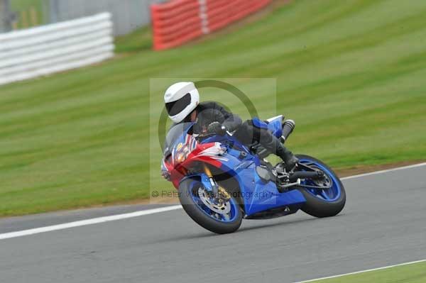 Motorcycle action photographs;Silverstone circuit;Silverstone photographs;Trackday digital images;event digital images;eventdigitalimages;no limits trackday;peter wileman photography;rockingham towcester northamptonshire;trackday;trackday photos