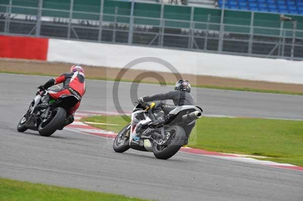 Motorcycle action photographs;Silverstone circuit;Silverstone photographs;Trackday digital images;event digital images;eventdigitalimages;no limits trackday;peter wileman photography;rockingham towcester northamptonshire;trackday;trackday photos