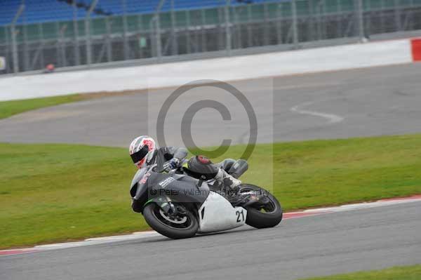 Motorcycle action photographs;Silverstone circuit;Silverstone photographs;Trackday digital images;event digital images;eventdigitalimages;no limits trackday;peter wileman photography;rockingham towcester northamptonshire;trackday;trackday photos