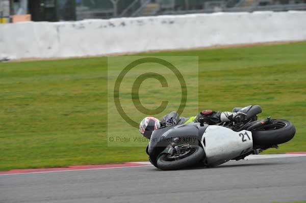 Motorcycle action photographs;Silverstone circuit;Silverstone photographs;Trackday digital images;event digital images;eventdigitalimages;no limits trackday;peter wileman photography;rockingham towcester northamptonshire;trackday;trackday photos