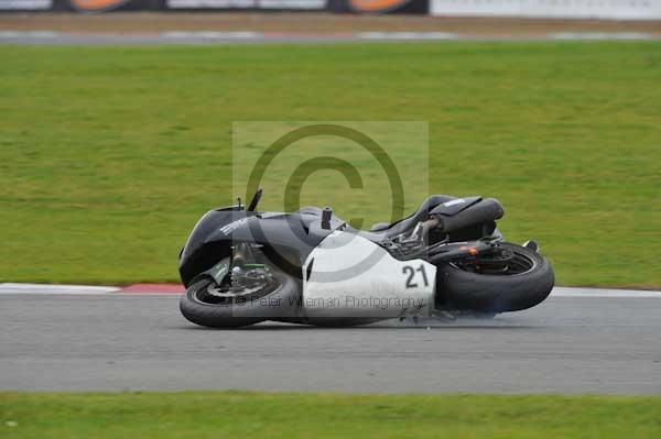 Motorcycle action photographs;Silverstone circuit;Silverstone photographs;Trackday digital images;event digital images;eventdigitalimages;no limits trackday;peter wileman photography;rockingham towcester northamptonshire;trackday;trackday photos