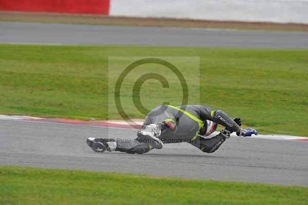 Motorcycle action photographs;Silverstone circuit;Silverstone photographs;Trackday digital images;event digital images;eventdigitalimages;no limits trackday;peter wileman photography;rockingham towcester northamptonshire;trackday;trackday photos