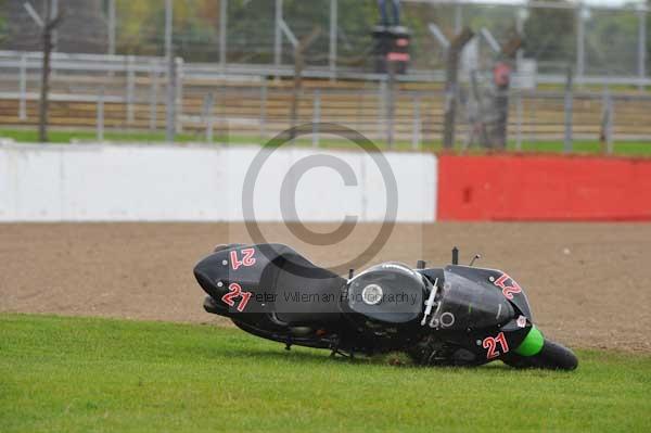 Motorcycle action photographs;Silverstone circuit;Silverstone photographs;Trackday digital images;event digital images;eventdigitalimages;no limits trackday;peter wileman photography;rockingham towcester northamptonshire;trackday;trackday photos