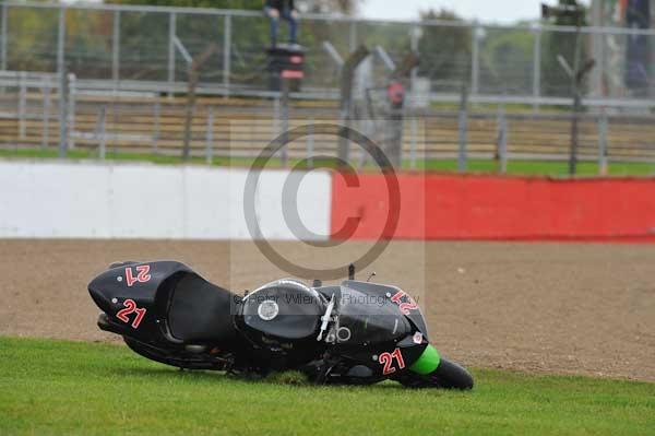 Motorcycle action photographs;Silverstone circuit;Silverstone photographs;Trackday digital images;event digital images;eventdigitalimages;no limits trackday;peter wileman photography;rockingham towcester northamptonshire;trackday;trackday photos