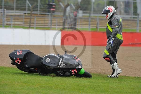 Motorcycle action photographs;Silverstone circuit;Silverstone photographs;Trackday digital images;event digital images;eventdigitalimages;no limits trackday;peter wileman photography;rockingham towcester northamptonshire;trackday;trackday photos