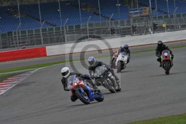 Motorcycle action photographs;Silverstone circuit;Silverstone photographs;Trackday digital images;event digital images;eventdigitalimages;no limits trackday;peter wileman photography;rockingham towcester northamptonshire;trackday;trackday photos