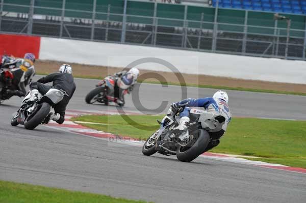 Motorcycle action photographs;Silverstone circuit;Silverstone photographs;Trackday digital images;event digital images;eventdigitalimages;no limits trackday;peter wileman photography;rockingham towcester northamptonshire;trackday;trackday photos