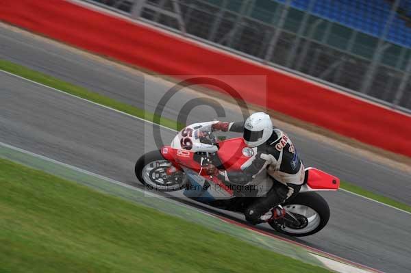 Motorcycle action photographs;Silverstone circuit;Silverstone photographs;Trackday digital images;event digital images;eventdigitalimages;no limits trackday;peter wileman photography;rockingham towcester northamptonshire;trackday;trackday photos