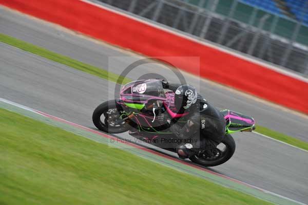 Motorcycle action photographs;Silverstone circuit;Silverstone photographs;Trackday digital images;event digital images;eventdigitalimages;no limits trackday;peter wileman photography;rockingham towcester northamptonshire;trackday;trackday photos