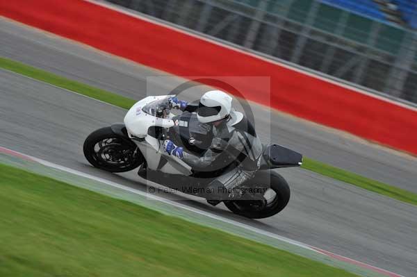 Motorcycle action photographs;Silverstone circuit;Silverstone photographs;Trackday digital images;event digital images;eventdigitalimages;no limits trackday;peter wileman photography;rockingham towcester northamptonshire;trackday;trackday photos