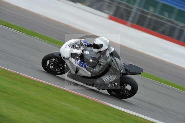 Motorcycle action photographs;Silverstone circuit;Silverstone photographs;Trackday digital images;event digital images;eventdigitalimages;no limits trackday;peter wileman photography;rockingham towcester northamptonshire;trackday;trackday photos