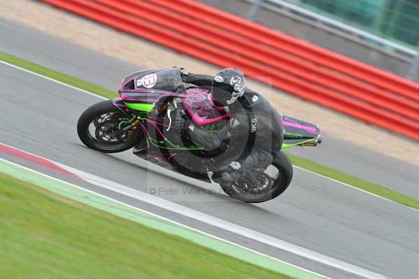 Motorcycle action photographs;Silverstone circuit;Silverstone photographs;Trackday digital images;event digital images;eventdigitalimages;no limits trackday;peter wileman photography;rockingham towcester northamptonshire;trackday;trackday photos