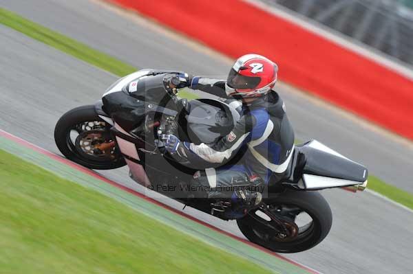 Motorcycle action photographs;Silverstone circuit;Silverstone photographs;Trackday digital images;event digital images;eventdigitalimages;no limits trackday;peter wileman photography;rockingham towcester northamptonshire;trackday;trackday photos