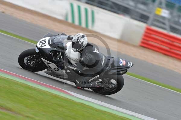 Motorcycle action photographs;Silverstone circuit;Silverstone photographs;Trackday digital images;event digital images;eventdigitalimages;no limits trackday;peter wileman photography;rockingham towcester northamptonshire;trackday;trackday photos