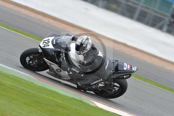 Motorcycle action photographs;Silverstone circuit;Silverstone photographs;Trackday digital images;event digital images;eventdigitalimages;no limits trackday;peter wileman photography;rockingham towcester northamptonshire;trackday;trackday photos