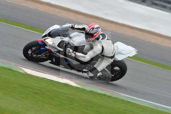 Motorcycle action photographs;Silverstone circuit;Silverstone photographs;Trackday digital images;event digital images;eventdigitalimages;no limits trackday;peter wileman photography;rockingham towcester northamptonshire;trackday;trackday photos