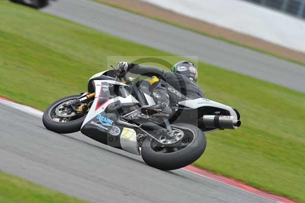 Motorcycle action photographs;Silverstone circuit;Silverstone photographs;Trackday digital images;event digital images;eventdigitalimages;no limits trackday;peter wileman photography;rockingham towcester northamptonshire;trackday;trackday photos