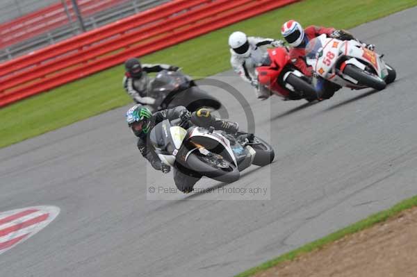 Motorcycle action photographs;Silverstone circuit;Silverstone photographs;Trackday digital images;event digital images;eventdigitalimages;no limits trackday;peter wileman photography;rockingham towcester northamptonshire;trackday;trackday photos