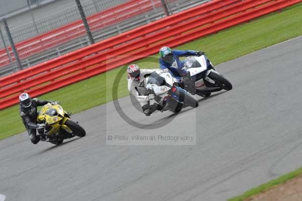 Motorcycle action photographs;Silverstone circuit;Silverstone photographs;Trackday digital images;event digital images;eventdigitalimages;no limits trackday;peter wileman photography;rockingham towcester northamptonshire;trackday;trackday photos