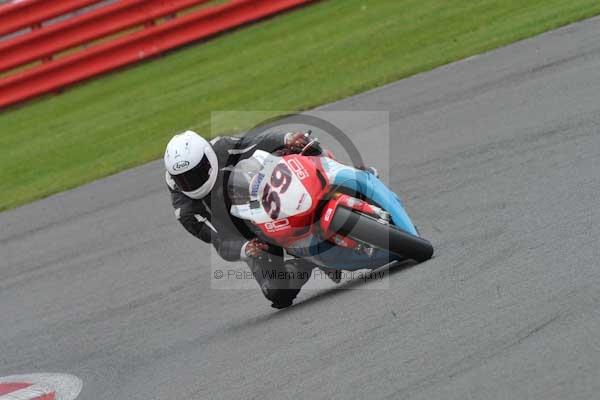 Motorcycle action photographs;Silverstone circuit;Silverstone photographs;Trackday digital images;event digital images;eventdigitalimages;no limits trackday;peter wileman photography;rockingham towcester northamptonshire;trackday;trackday photos