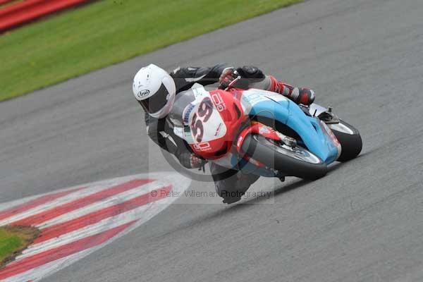 Motorcycle action photographs;Silverstone circuit;Silverstone photographs;Trackday digital images;event digital images;eventdigitalimages;no limits trackday;peter wileman photography;rockingham towcester northamptonshire;trackday;trackday photos