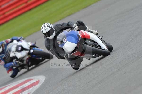 Motorcycle action photographs;Silverstone circuit;Silverstone photographs;Trackday digital images;event digital images;eventdigitalimages;no limits trackday;peter wileman photography;rockingham towcester northamptonshire;trackday;trackday photos