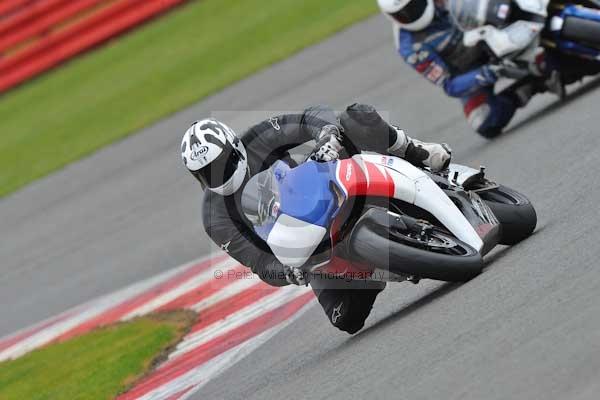 Motorcycle action photographs;Silverstone circuit;Silverstone photographs;Trackday digital images;event digital images;eventdigitalimages;no limits trackday;peter wileman photography;rockingham towcester northamptonshire;trackday;trackday photos