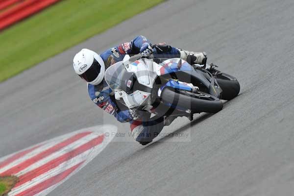 Motorcycle action photographs;Silverstone circuit;Silverstone photographs;Trackday digital images;event digital images;eventdigitalimages;no limits trackday;peter wileman photography;rockingham towcester northamptonshire;trackday;trackday photos