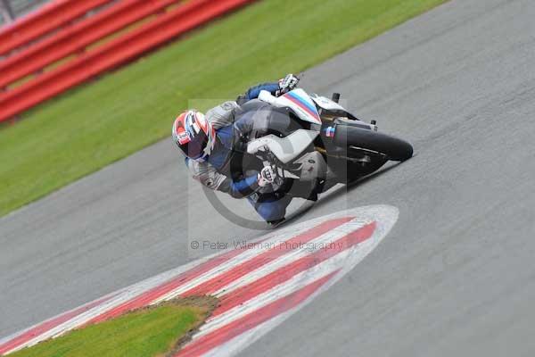 Motorcycle action photographs;Silverstone circuit;Silverstone photographs;Trackday digital images;event digital images;eventdigitalimages;no limits trackday;peter wileman photography;rockingham towcester northamptonshire;trackday;trackday photos