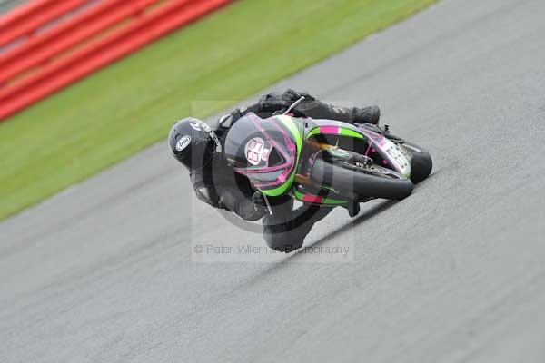 Motorcycle action photographs;Silverstone circuit;Silverstone photographs;Trackday digital images;event digital images;eventdigitalimages;no limits trackday;peter wileman photography;rockingham towcester northamptonshire;trackday;trackday photos