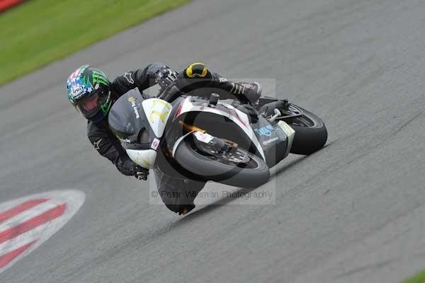 Motorcycle action photographs;Silverstone circuit;Silverstone photographs;Trackday digital images;event digital images;eventdigitalimages;no limits trackday;peter wileman photography;rockingham towcester northamptonshire;trackday;trackday photos