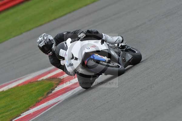 Motorcycle action photographs;Silverstone circuit;Silverstone photographs;Trackday digital images;event digital images;eventdigitalimages;no limits trackday;peter wileman photography;rockingham towcester northamptonshire;trackday;trackday photos