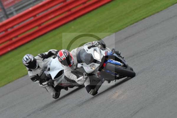 Motorcycle action photographs;Silverstone circuit;Silverstone photographs;Trackday digital images;event digital images;eventdigitalimages;no limits trackday;peter wileman photography;rockingham towcester northamptonshire;trackday;trackday photos