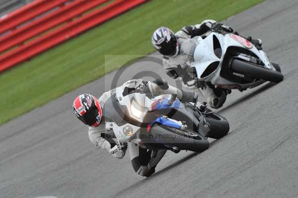 Motorcycle action photographs;Silverstone circuit;Silverstone photographs;Trackday digital images;event digital images;eventdigitalimages;no limits trackday;peter wileman photography;rockingham towcester northamptonshire;trackday;trackday photos