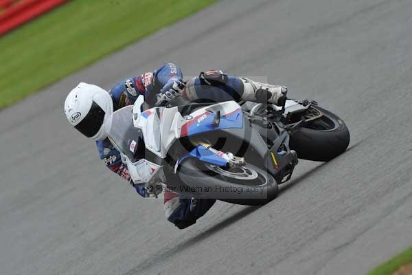 Motorcycle action photographs;Silverstone circuit;Silverstone photographs;Trackday digital images;event digital images;eventdigitalimages;no limits trackday;peter wileman photography;rockingham towcester northamptonshire;trackday;trackday photos