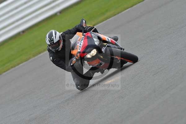 Motorcycle action photographs;Silverstone circuit;Silverstone photographs;Trackday digital images;event digital images;eventdigitalimages;no limits trackday;peter wileman photography;rockingham towcester northamptonshire;trackday;trackday photos