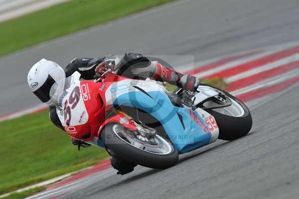 Motorcycle action photographs;Silverstone circuit;Silverstone photographs;Trackday digital images;event digital images;eventdigitalimages;no limits trackday;peter wileman photography;rockingham towcester northamptonshire;trackday;trackday photos