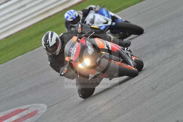 Motorcycle action photographs;Silverstone circuit;Silverstone photographs;Trackday digital images;event digital images;eventdigitalimages;no limits trackday;peter wileman photography;rockingham towcester northamptonshire;trackday;trackday photos