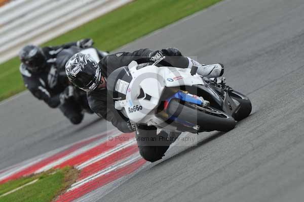 Motorcycle action photographs;Silverstone circuit;Silverstone photographs;Trackday digital images;event digital images;eventdigitalimages;no limits trackday;peter wileman photography;rockingham towcester northamptonshire;trackday;trackday photos