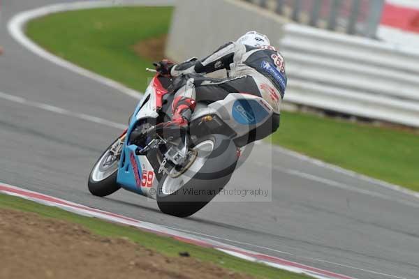 Motorcycle action photographs;Silverstone circuit;Silverstone photographs;Trackday digital images;event digital images;eventdigitalimages;no limits trackday;peter wileman photography;rockingham towcester northamptonshire;trackday;trackday photos