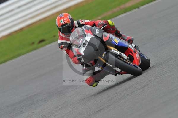 Motorcycle action photographs;Silverstone circuit;Silverstone photographs;Trackday digital images;event digital images;eventdigitalimages;no limits trackday;peter wileman photography;rockingham towcester northamptonshire;trackday;trackday photos