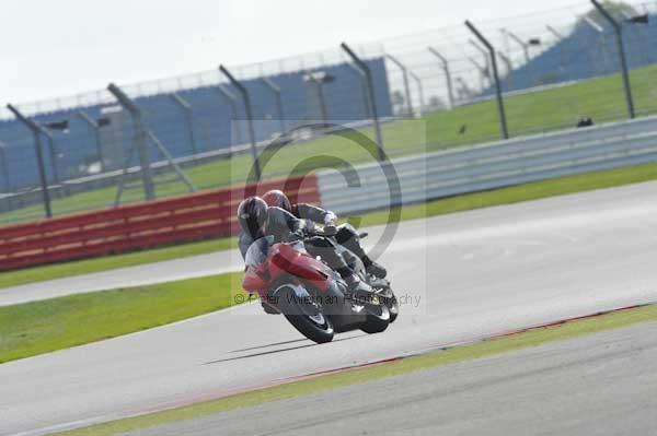 Motorcycle action photographs;Silverstone circuit;Silverstone photographs;Trackday digital images;event digital images;eventdigitalimages;no limits trackday;peter wileman photography;rockingham towcester northamptonshire;trackday;trackday photos