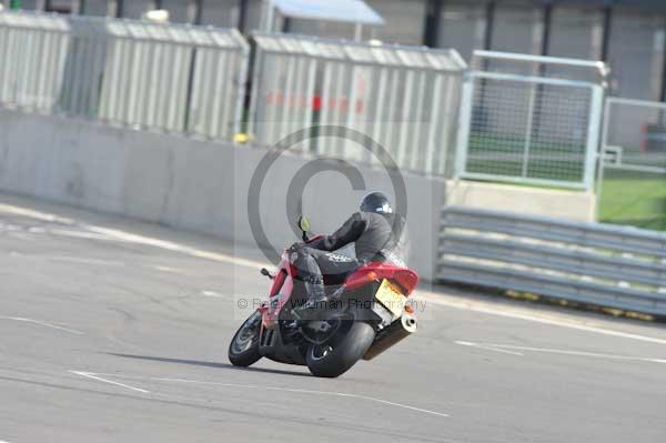 Motorcycle action photographs;Silverstone circuit;Silverstone photographs;Trackday digital images;event digital images;eventdigitalimages;no limits trackday;peter wileman photography;rockingham towcester northamptonshire;trackday;trackday photos