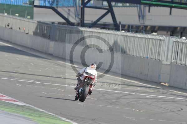 Motorcycle action photographs;Silverstone circuit;Silverstone photographs;Trackday digital images;event digital images;eventdigitalimages;no limits trackday;peter wileman photography;rockingham towcester northamptonshire;trackday;trackday photos